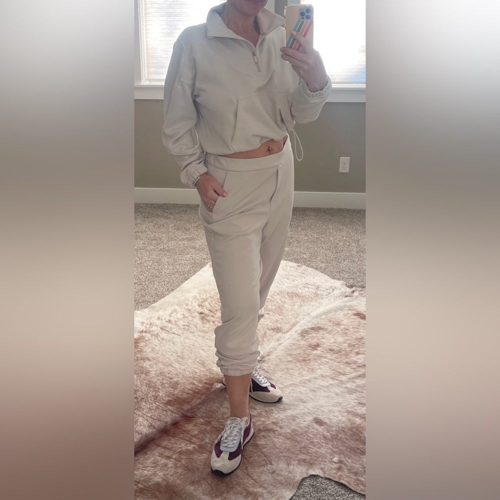 🍋 Lululemon Softstreme Relaxed High-Rise Pant
White Opal Size 12